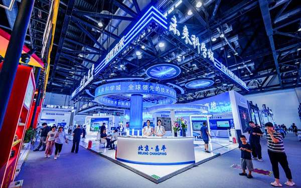 公司参加展会的费用计入什么科目里？