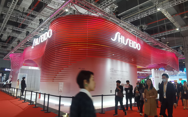 在广州展览会布展中，如何快速处理展台摇晃问题？